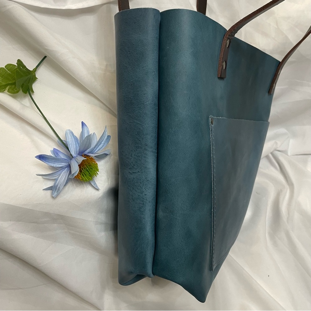 NWT Portland Leather Aqua Blue & Brown Medium Tote, Key Loop, Pockets, Open Top - Picture 9 of 16